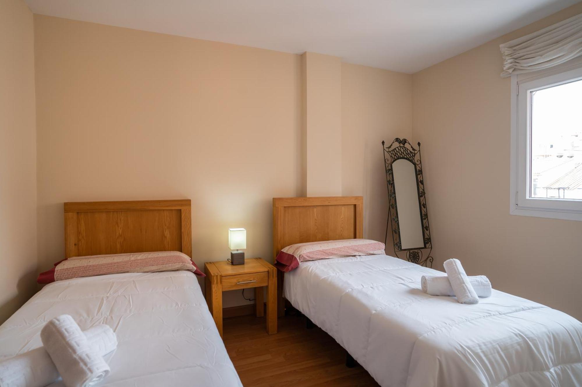 Appartement Cuarteles By Dossan à Málaga Extérieur photo