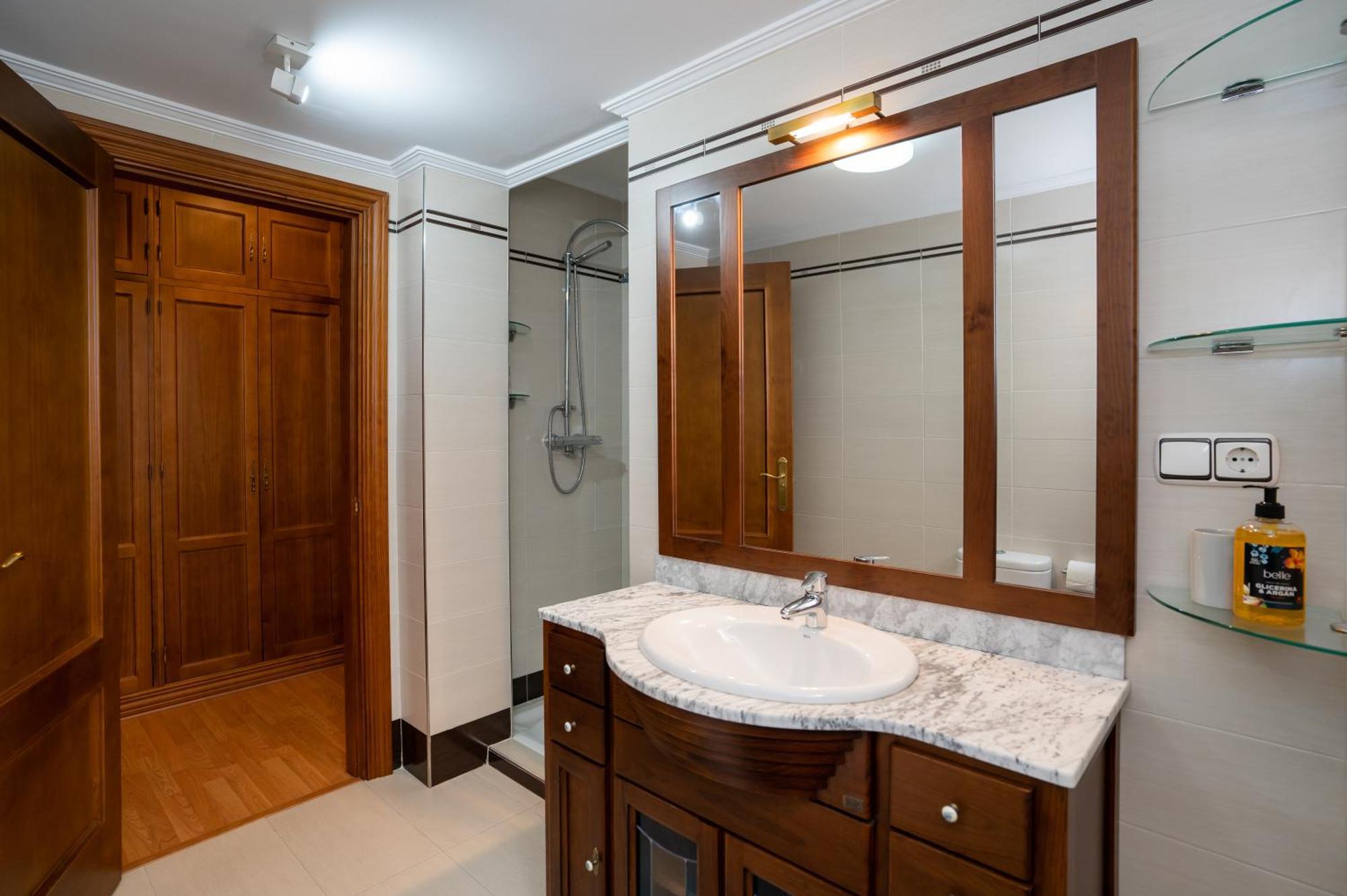 Appartement Cuarteles By Dossan à Málaga Extérieur photo
